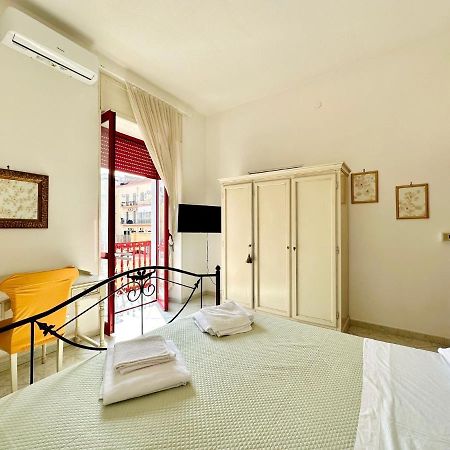 Family Relax Caracciolo Bed and Breakfast Napels Buitenkant foto