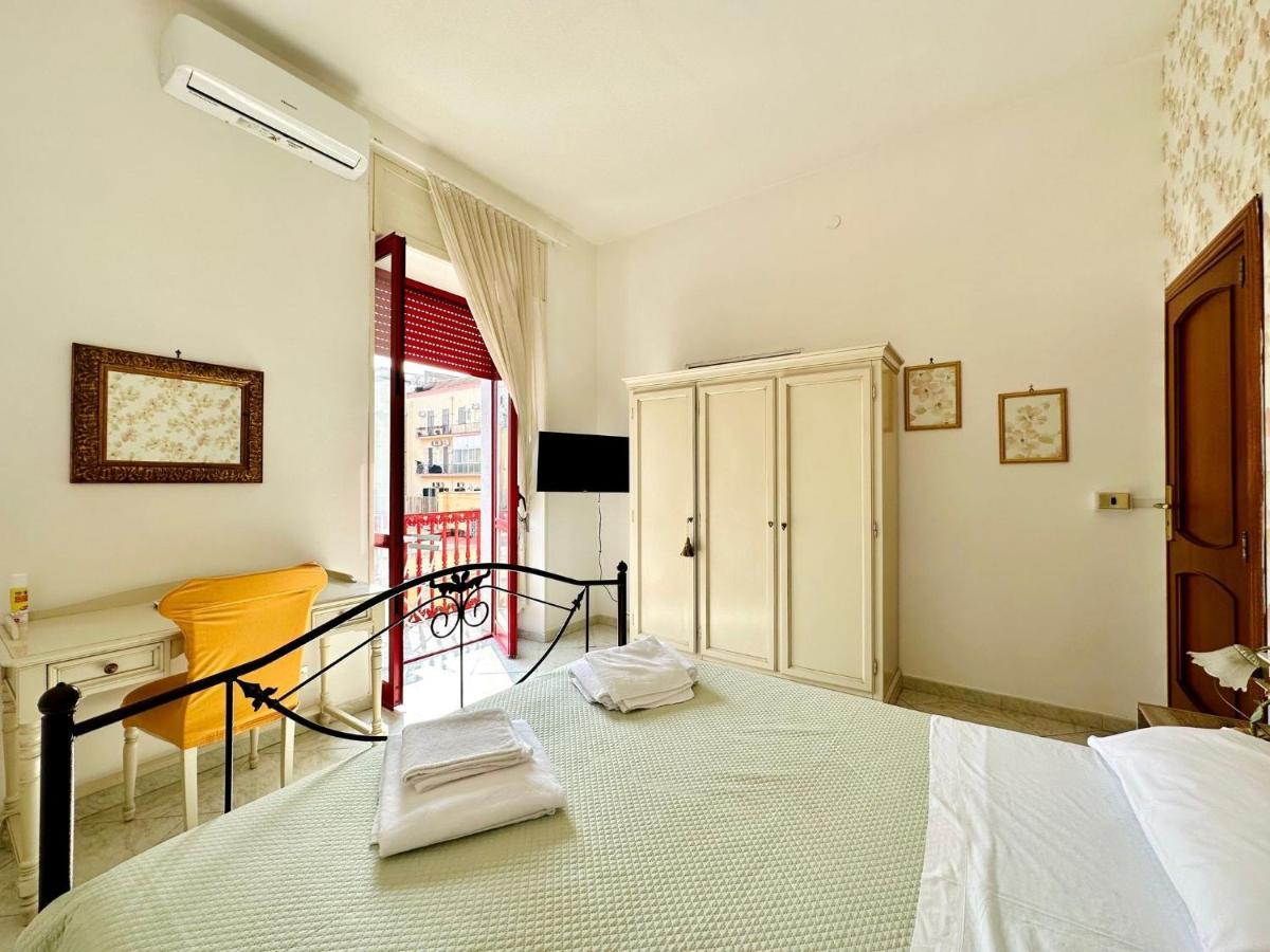 Family Relax Caracciolo Bed and Breakfast Napels Buitenkant foto