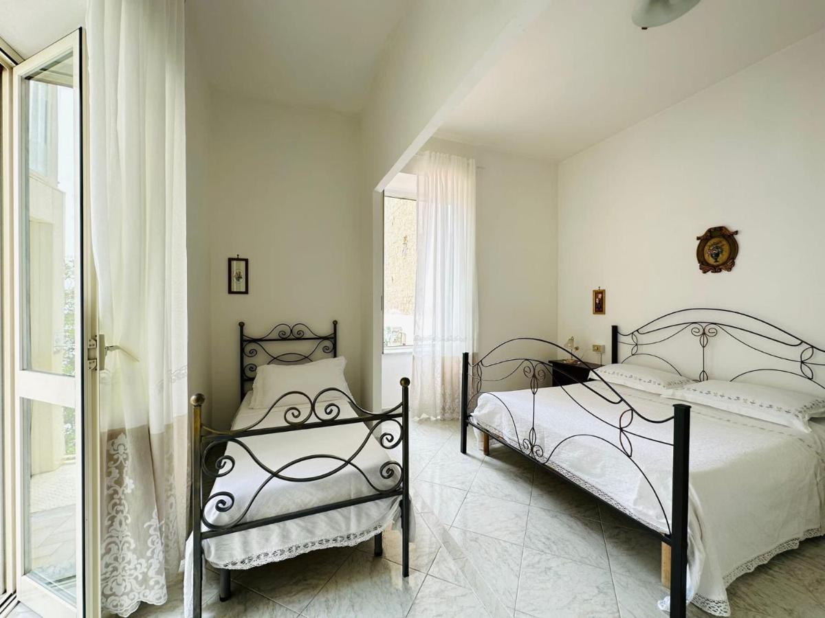 Family Relax Caracciolo Bed and Breakfast Napels Buitenkant foto