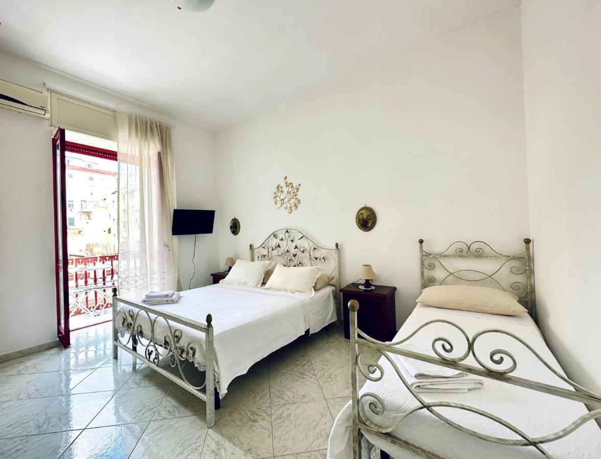 Family Relax Caracciolo Bed and Breakfast Napels Buitenkant foto