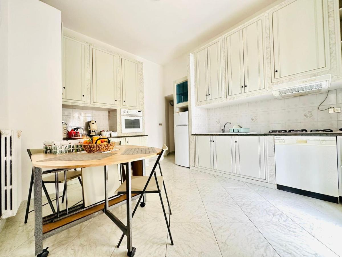 Family Relax Caracciolo Bed and Breakfast Napels Buitenkant foto